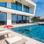 22 Zadarvillas Βίλα *